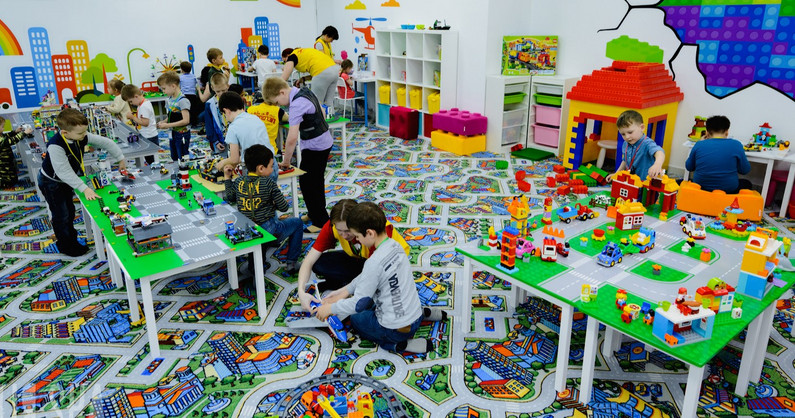 Посещение игровой комнаты «Кубики» в любой день недели.